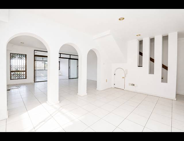 3 BEDROOM TOWNHOUSE FOR SALE IN ESSENWOOD